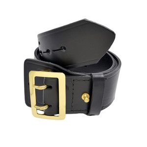Ceinture en cuir noir avec boucle carrée et plusieurs trous pour un ajustement réglable, idéale pour les uniformes et les tenues de travail. - Product Image 5