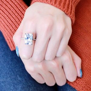 Anello in Acciaio Inossidabile Lucidato DA131 con Zirconi Cubici Trasparenti di Grado AAA - Product Image 5