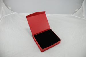 Boîte de rangement à bijoux rectangulaire avec pendentif rose en feuille d'or multi-crochets, cinq positions de suspension, 162x135x35mm, Saint-Valentin, Yongda - Product Image 2