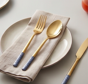 Service de couverts plaqués or avec manches à motifs bleus, élégants ustensiles pour la mise en table de mariage, 16 pièces en métal - Product Image 3