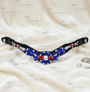 Bride de luxe en cuir noir avec cristaux rouges et bleus en forme de V et strass pour cheval - Product Image 3