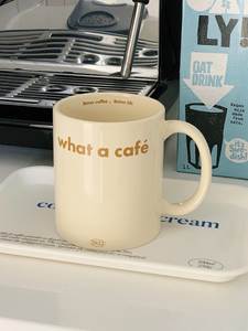 แก้วกาแฟเซรามิกพิมพ์ลายตัวอักษร ดีไซน์มินิมอล สำหรับใช้ในบ้าน รุ่นปี 2022 จาก What A Cafe - Product Image 1