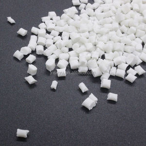 La résine de qualité supérieure permet la manutention des préformes de bouteilles sur ligne, destinées aux granulés PET, expédiées avec emballage et conteneur. - Product Image 3