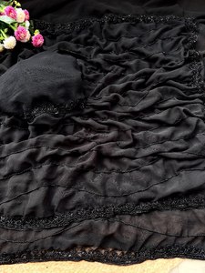 Sari Negro Georgette con Bordado Original de Cuentas Negras, Borde Calado, Blusa de Diseñador, Ideal para Fiestas y Bodas - Product Image 5