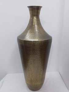 Pot décoratif en métal finition antique, fait main, motif floral en relief, forme de bouteille, pour la décoration de la maison, du salon, du hall d'hôtel - Product Image 5