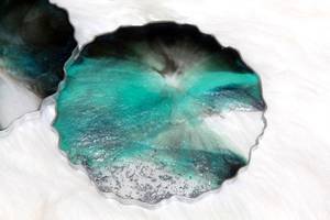 Bol en résine fait main motif océan avec flocons et accents argentés – Idées de décoration intérieure, bol décoratif, idées cadeaux, art géode, art en résine - Product Image 5