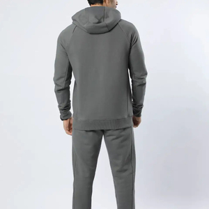 Ensemble de survêtement à capuche en polyester à expédition rapide, veste d'entraînement personnalisée à fermeture éclair intégrale et pantalon de jogging fuselé, vêtements de sport pour la gym, vente en gros - Product Image 3