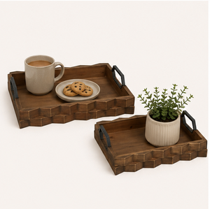 Juego de 2 bandejas rectangulares de madera artesanales de primera calidad con asas metálicas industriales y diseño geométrico decorativo tallado. - Product Image 2