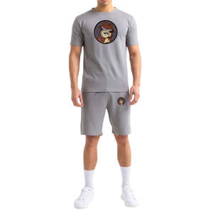 ชุดเสื้อยืดและกางเกงขาสั้นลายการ์ตูนสีเทาสำหรับผู้ชาย คอกลม สวมใส่สบายในฤดูร้อน พิมพ์ลายด้วยเทคนิคฮีททรานเฟอร์ ผ้าถักระบายอากาศได้ดี - Product Image 1