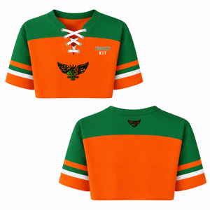 เสื้อครอปท็อปแบบผูกเชือก รุ่นคัสตอม 2026 ลายงูมาสคอต แบรนด์ Famu สีส้มเขียวตัดกัน แขนสั้น สำหรับผู้หญิง ลายโลโก้สัตว์เลื้อยคลาน สไตล์วิทยาลัย - Product Image 1