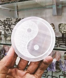 Plaque de charge de sélénite naturelle de vente chaude avec Ying Yang gravure Reiki cristal de guérison plaques de sélénite en gros - Product Image 2