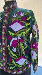 Chaqueta de Terciopelo con Bordado Suzani Hecho a Mano, Estilo Boho Étnico, Abrigo de Invierno para Mujer, Chaqueta de Fiesta Hippie con Estampado Floral Vintage - Product Image 3