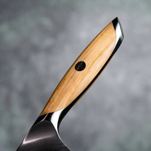 Cuchillo de carnicero de acero de Damasco de la marca Edge Master con mango de madera, adecuado para cortar carne, pescado, frutas y otros usos. - Product Image 5