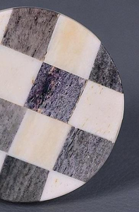Posavasos Cuadrados de Nogal con Incrustaciones de Hueso Tradicionales, Ecológicos, Hechos a Mano, Elegantes en Blanco y Negro, Grosor Personalizado para un Hogar Clásico - Product Image 2