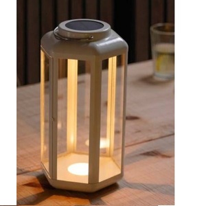 Lanterne décorative de mariage en bois de manguier, lanterne à bougie de haute qualité, lanterne en bois unique et décorative - Product Image 2