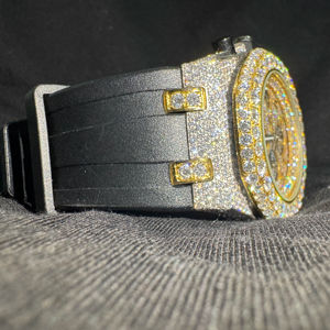 Reloj de Cuarzo Personalizado 2026 con Moissanita Iced Out Hecho a Mano, Apto para Prueba de Diamantes, Estilo Hip Hop Bling para Hombre y Mujer, EE. UU. y Reino Unido - Product Image 1