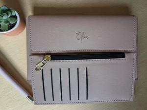 Portefeuille vegan pour femme avec fentes pour cartes et poche zippée, logo décoratif, utilisation quotidienne, cuir PU - Product Image 4