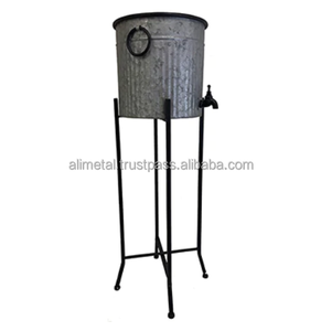 Colonial Tin Works Set de dos macetas y macetas de granja rústicas Chic Spigot Tubs Macetas con soportes personalizables - Product Image 1