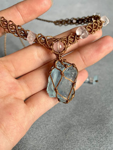 Collar de Macramé Hecho a Mano con Aguamarina, Colgante de Cristal de Aguamarina en Bruto, Cordón Marrón, Joyería Boho con Piedra Curativa para Mujer - Product Image 4