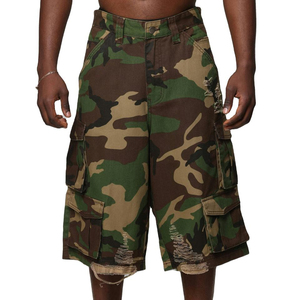 Parfait pour les tenues décontractées et streetwear, shorts en jean amples neutres de style vintage des années 90 pour un look rétro classique. - Product Image 1