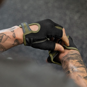 Gants de sport noirs sans doigts avec bordure verte, support de poignet, en polyester et lycra durables, pour usage décontracté printemps-été - Product Image 6