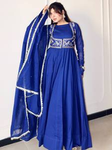 Robe longue de soirée bleu roi en soie romaine Chanderi, avec veste en dentelle brodée de sequins, protection solaire - Product Image 3