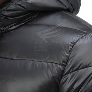 Nouvelle arrivée, veste d'hiver rembourrée en coton de haute qualité, fabriquée au Pakistan, avec logo personnalisé sur le devant et service OEM - Product Image 4