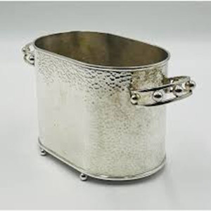 Cuba para Bebidas Ovalada de Metal Plateado Martillado con Patas de Bola, Asas Adornadas con Cuentas, Elegante Vajilla para Bodas y Fiestas - Product Image 6