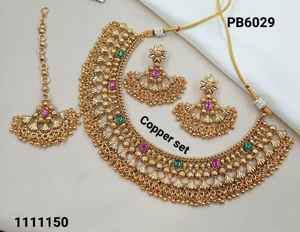 Conjunto de Joyería Nupcial Étnica de Latón Plateado con Circones y Kundan, Collar Gargantilla, Pendientes Colgantes y Tikka, Certificado por Terceros - Product Image 1