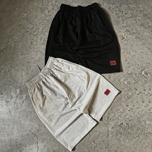 Shorts Bermuda en coton uni pour homme avec taille élastique et détail de patch, design décontracté taille mi-haute - Product Image 3