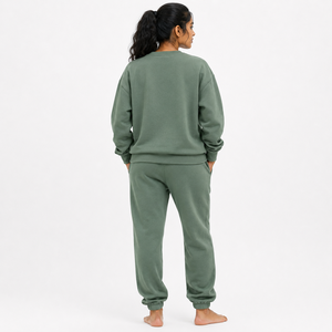 Conjunto Deportivo para Mujer, Sudadera Oversize con Estampado Verde y Logotipo Personalizado en la Parte Delantera |   Conjunto Deportivo Informal de 2 Piezas |   Ropa Deportiva para Gimnasio - Product Image 2