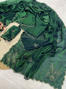 Sari en satin de soie Space Silk avec travail Khatli fait main et Butta en Cut Dana sur le Pallu et Butti sur tout le sari avec motif Cut Dana Arco - Product Image 3