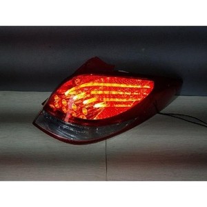 Conjunto de Faro Trasero Derecho para Veloster, Usado, OEM 924022V110 - Product Image 1