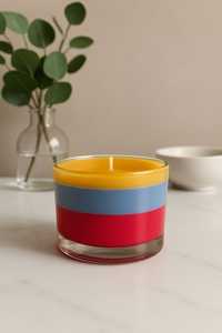 Vela cilíndrica redonda en frasco con capas amarillas, azules y rojas, perfumada, resistente al calor, para decoración del hogar. - Product Image 3