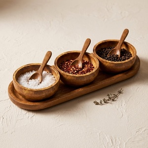 Ensemble de 7 bols à condiments en bois de manguier de qualité supérieure, faits à la main, comprenant 3 bols à trempette, 3 cuillères en bois et un plateau de service rectangulaire, vaisselle - Product Image 2