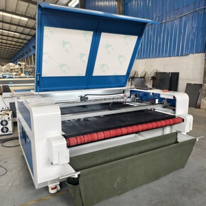 Machine de découpe laser automatique LaserMen 1610 pour tissus, cuir et textiles, avec convoyeur d'alimentation automatique pour l'industrie du vêtement textile - Product Image 2