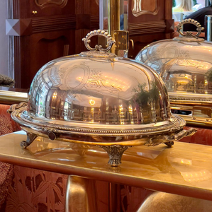 Soupière grecque élaborée en argent avec têtes de bélier et pieds en forme de patte, un centre de table majestueux disponible à prix de gros. - Product Image 5