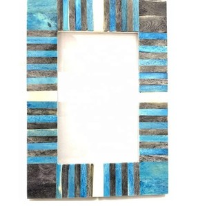 Cadre photo rectangulaire artisanal Bela en os incrusté, gravé au laser, motif rayures grises, design moderne et minimaliste, décoration de table pour la maison - Product Image 1