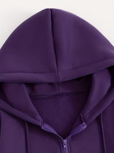 Sudadera con capucha morada gruesa de otoño-invierno con cremallera, hombros caídos, estilo crop, estampado personalizado, básica, de algodón para mujer - Product Image 3