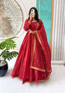 Vestido Exclusivo con Bordado en Algodón Zari, Lentejuelas, Encaje, Chiffon, Dupatta y Forro de Seda para Exportación B2B - Product Image 2