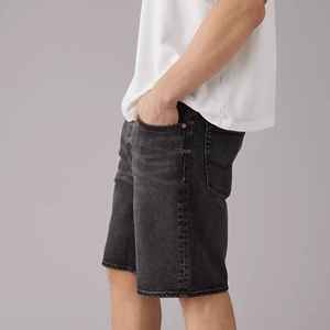 กางเกงยีนส์ขาสั้นทรงหลวมสไตล์วินเทจสำหรับผู้ชาย แบบฟอกสี  สามารถปรับแต่งสีได้ - Product Image 3
