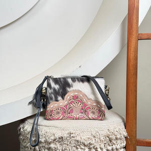 กระเป๋าแฟชั่นวินเทจใหม่ลายดอกไม้สีชมพูกระเป๋าถือหนังวัวประดับมือมีสายคล้องข้อมือกระเป๋าสตางค์และกระเป๋าใส่โทรศัพท์สำหรับผู้หญิง - Product Image 4