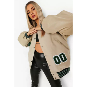 Chaqueta universitaria beige extragrande personalizada con el número 00, ropa exterior bordada tipo letterman, proveedor mayorista directo, fabricación a granel - Product Image 3