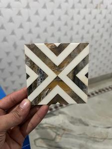Posavasos Cuadrado de Resina Rosa Moderno Hecho a Mano por HASAN CRAFT con Incrustaciones de Mosaico de Piedras Multicolores, Hecho en Uttar Pradesh - Product Image 5