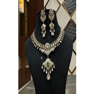 Adorable Juego de Collar y Aretes de Moissanita Chapados en Oro Clásico de Primera Calidad, con Incrustaciones de MOP y Kundan, Regalo de Boda o Compromiso para Mujer - Product Image 1
