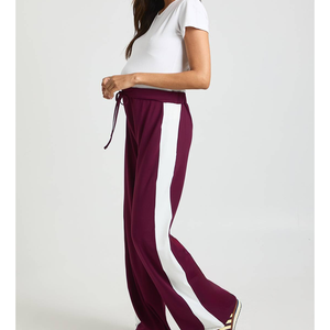 Pantalon de survêtement premium pour femme, coupe large et ample, taille mi-haute, séchage rapide, respirant, avec empiècements latéraux sublimés pour le basketball - Product Image 2