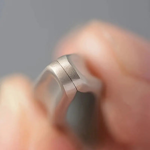 Pinzas Modernas de Acero Inoxidable con Punta Redonda para Cejas, Diseño Duradero para una Depilación Ultra Precisa y una Experiencia de Depilación Suave - Product Image 3
