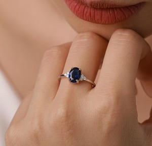 Anillo Ovalado de Zafiro Sintético en Plata de Ley, Anillo de Zafiro Simulado con Diseño de Inspiración Vintage - Product Image 3