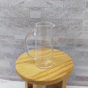 Jarra de Vidrio Transparente en Miniatura a Escala 1:12, Hecha a Mano, Decorativa, Elaborada con Precisión Cristalina - Product Image 1