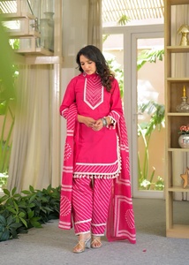 Ensemble Kurti et pantalon pour femme Twin Feet, en pur coton de qualité supérieure, avec motif Lehriya Farsi, broderie et dentelle, et dupatta assortie. - Product Image 4